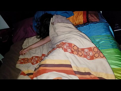 ❤️ Fillastro reprendendo á súa nova madrasta mentres ela dorme. Porno a nós gl.analpics.ru ❌️